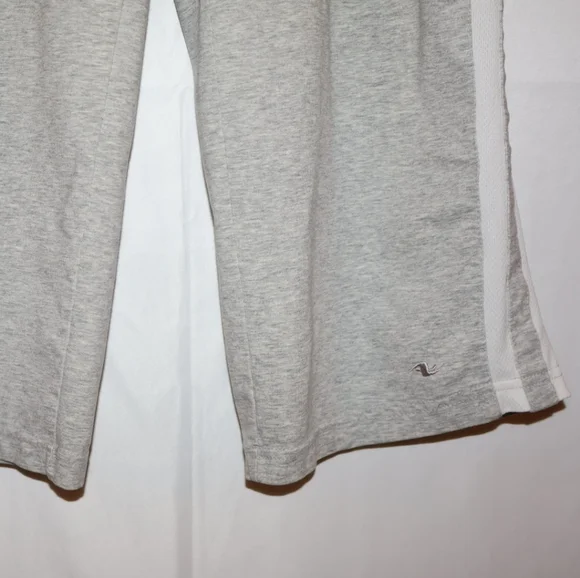 Athletic Works Gray & White Capri Sweatpants. Medium. In Good Condition. - Picture 3 of 8